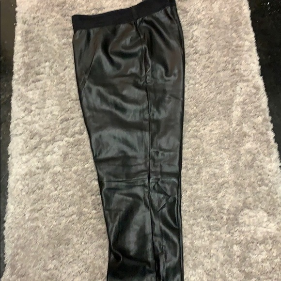 Faux black leather legging - Picture 5 of 8